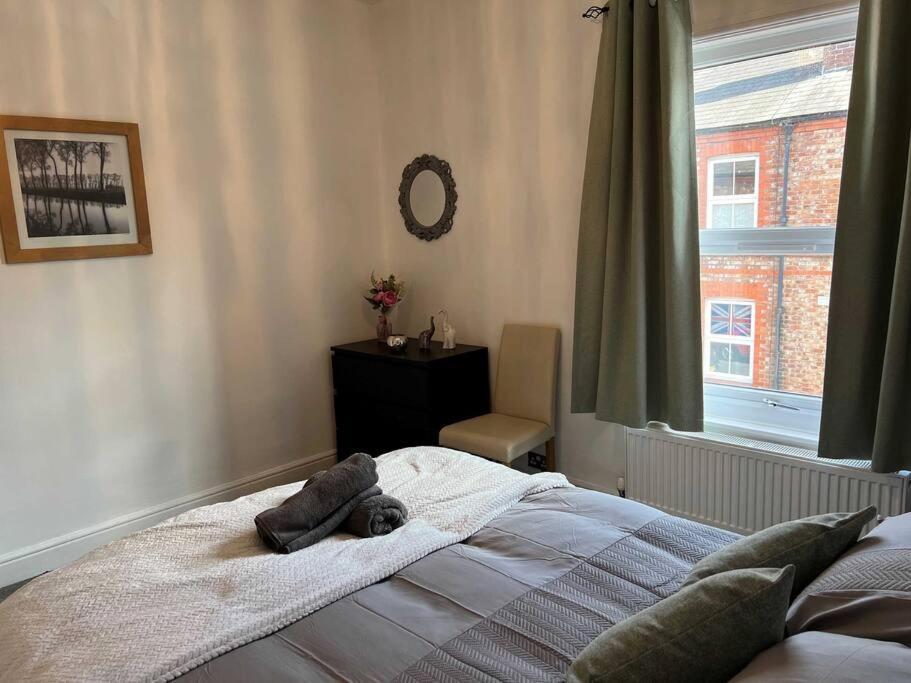 Spacious 2-Bedroom House In Stockton Heath With Free Wifi By Amazing Spaces Relocations Ltd Warrington  Exterior foto