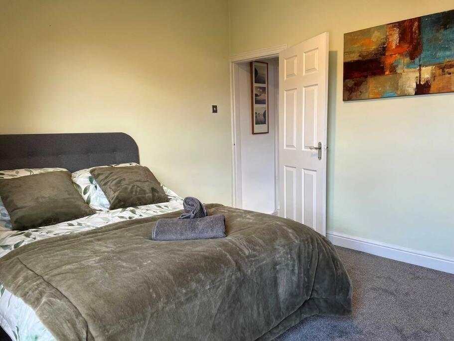 Spacious 2-Bedroom House In Stockton Heath With Free Wifi By Amazing Spaces Relocations Ltd Warrington  Exterior foto