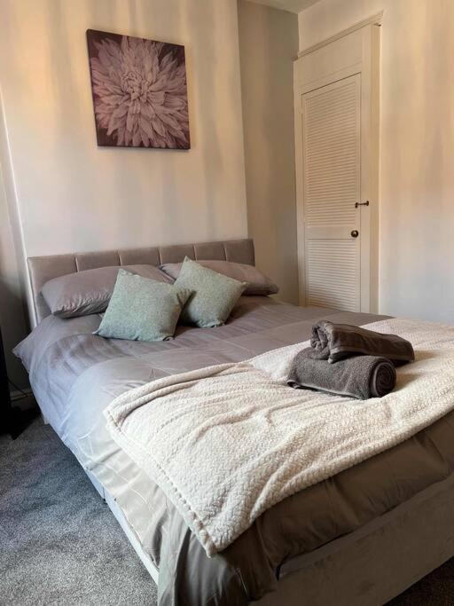 Spacious 2-Bedroom House In Stockton Heath With Free Wifi By Amazing Spaces Relocations Ltd Warrington  Exterior foto